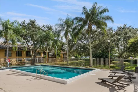 5841 Washington Street Hollywood FL 33023