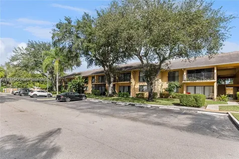 5841 Washington Street Hollywood FL 33023