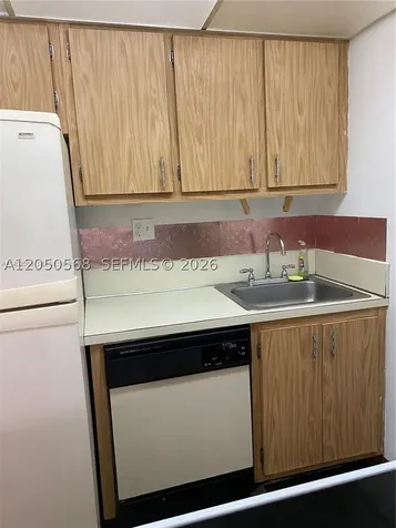 5841 Washington Street Hollywood FL 33023