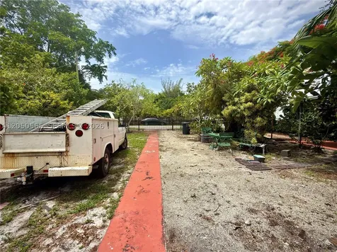 1053 NE 128th Street North Miami FL 33161