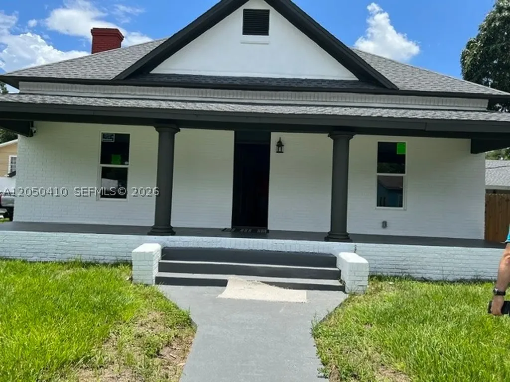 1017 E 19 Avenue Tampa FL 33605