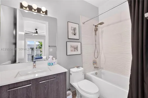 405 NE 35th Court Oakland Park FL 33334