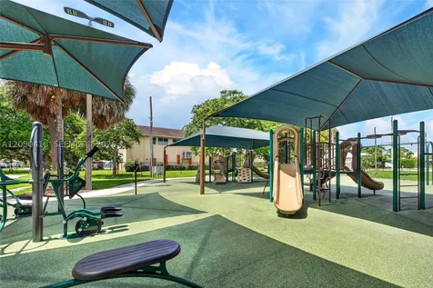 405 NE 35th Court Oakland Park FL 33334