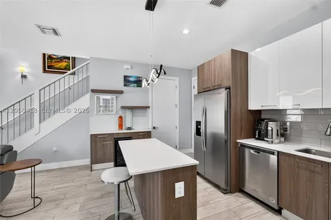 405 NE 35th Court Oakland Park FL 33334