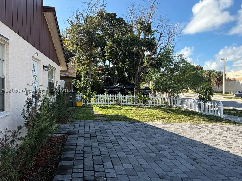 4280 N Dixie Highway Boca Raton FL 33431