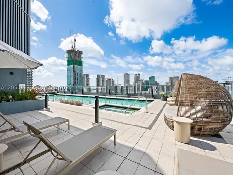121 NE 5th Street Miami FL 33132