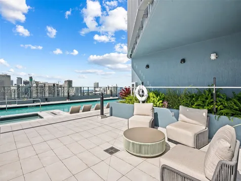121 NE 5th Street Miami FL 33132