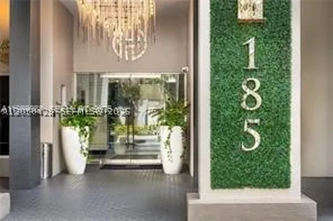 185 SE 14th Terrace Miami FL 33131