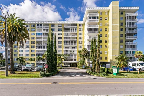 4400 Hillcrest Drive Hollywood FL 33021