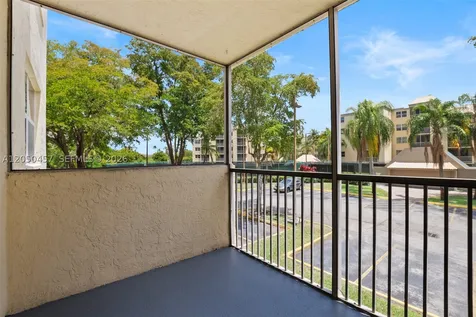 8373 Lake Drive Doral FL 33166