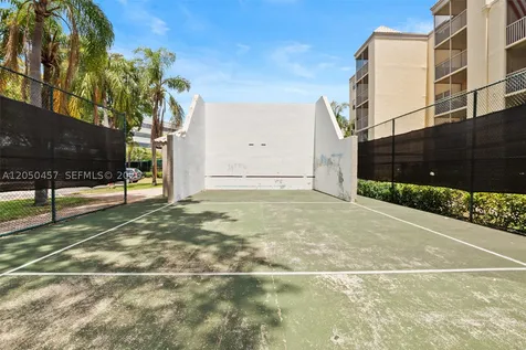 8373 Lake Drive Doral FL 33166
