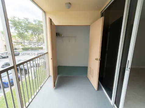 8373 Lake Drive Doral FL 33166