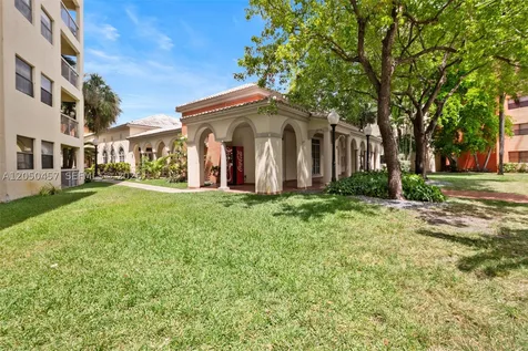 8373 Lake Drive Doral FL 33166