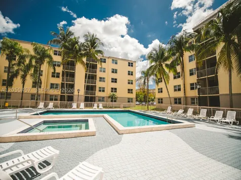 8373 Lake Drive Doral FL 33166