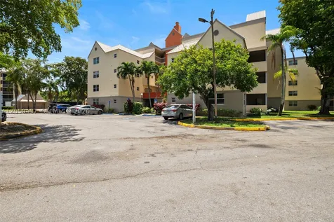 8373 Lake Drive Doral FL 33166