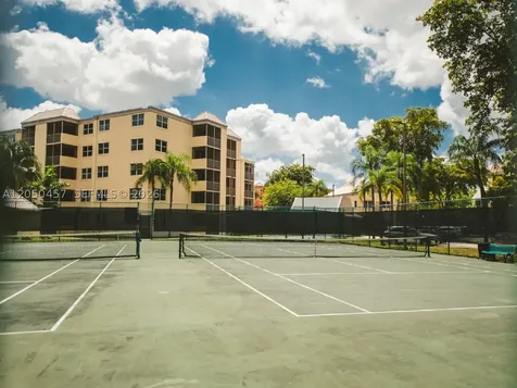 8373 Lake Drive Doral FL 33166