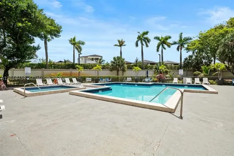 8373 Lake Drive Doral FL 33166