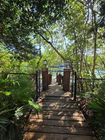277 Marinero Court Coral Gables FL 33143