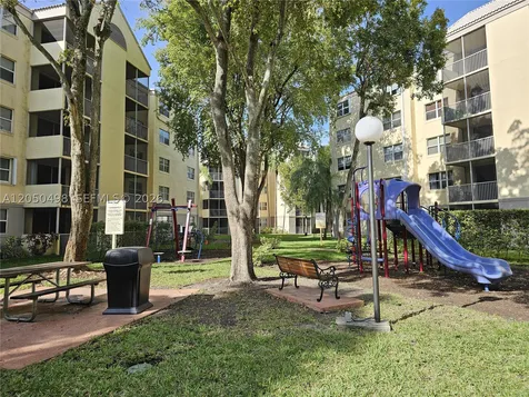 8205 Lake Drive Doral FL 33166