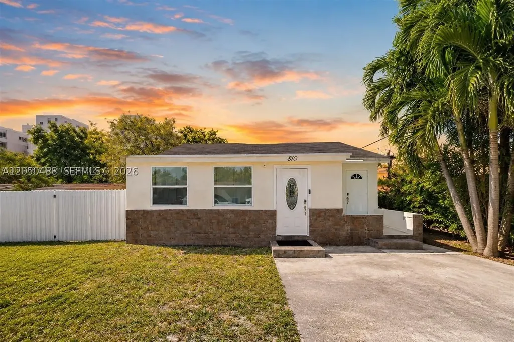 810 NW 21st Court Miami FL 33125