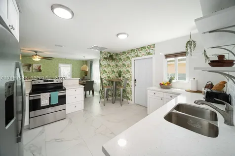 810 NW 21st Court Miami FL 33125