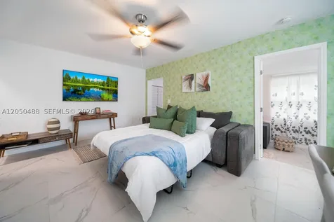 810 NW 21st Court Miami FL 33125