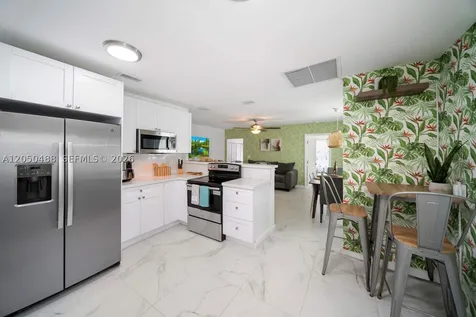 810 NW 21st Court Miami FL 33125