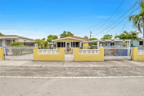 1052 NW 25th Avenue Miami FL 33125