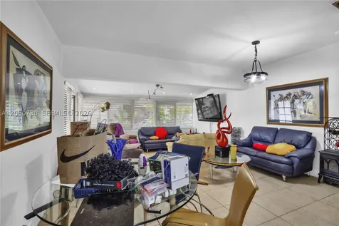 1052 NW 25th Avenue Miami FL 33125