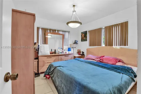 1052 NW 25th Avenue Miami FL 33125