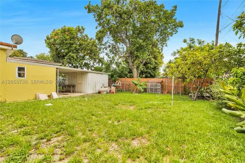1052 NW 25th Avenue Miami FL 33125
