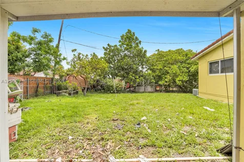 1052 NW 25th Avenue Miami FL 33125