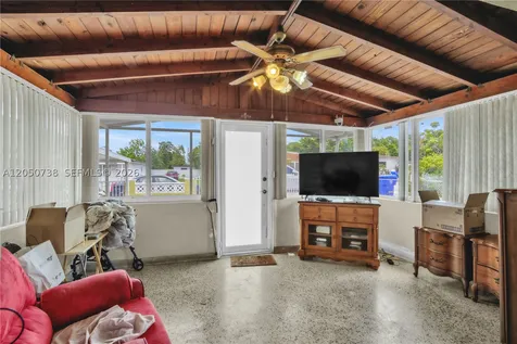 1052 NW 25th Avenue Miami FL 33125