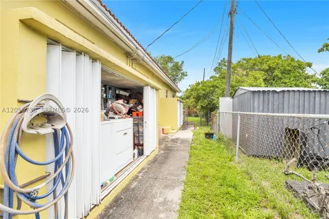 1052 NW 25th Avenue Miami FL 33125