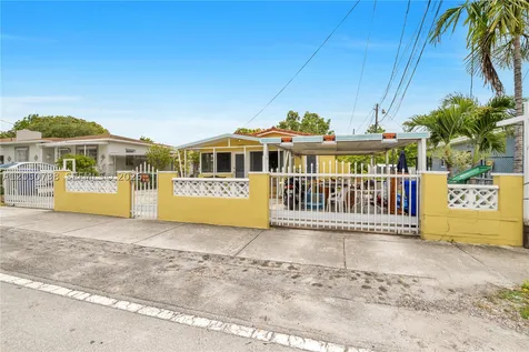 1052 NW 25th Avenue Miami FL 33125