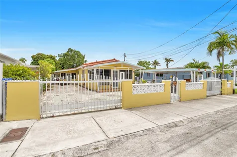 1052 NW 25th Avenue Miami FL 33125