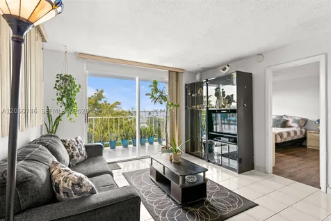 6900 Bay Drive Miami Beach FL 33141