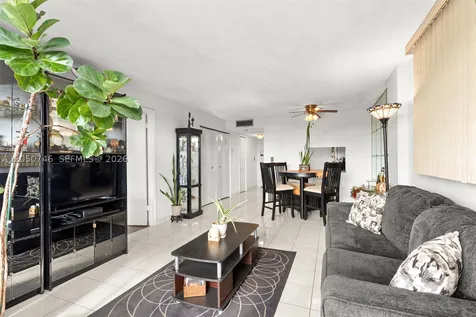 6900 Bay Drive Miami Beach FL 33141