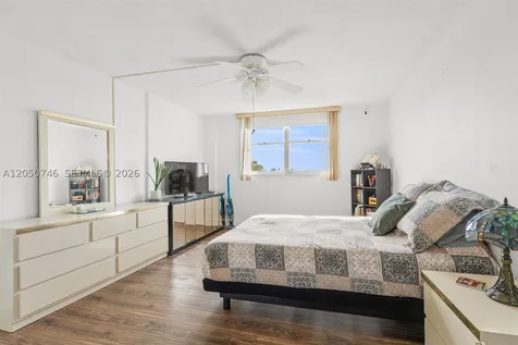 6900 Bay Drive Miami Beach FL 33141
