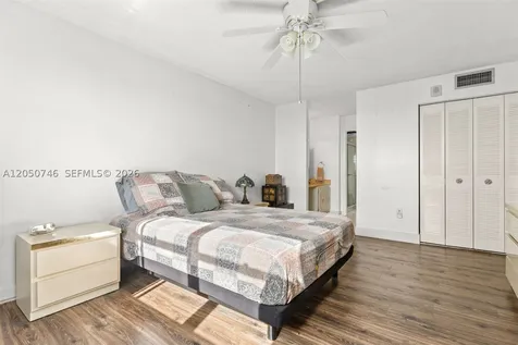 6900 Bay Drive Miami Beach FL 33141