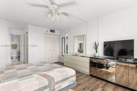 6900 Bay Drive Miami Beach FL 33141