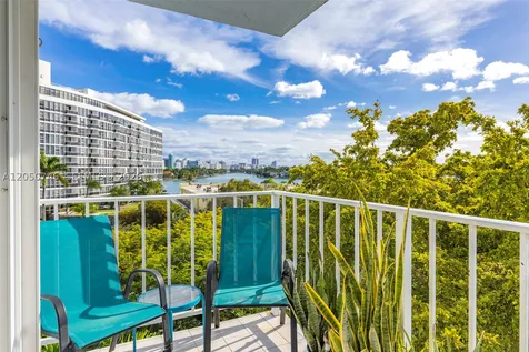 6900 Bay Drive Miami Beach FL 33141