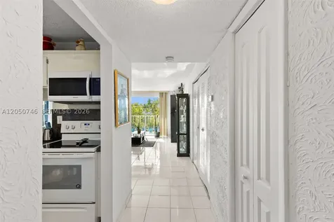 6900 Bay Drive Miami Beach FL 33141