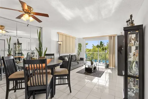 6900 Bay Drive Miami Beach FL 33141