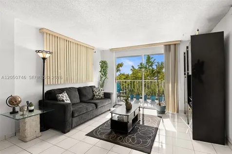 6900 Bay Drive Miami Beach FL 33141