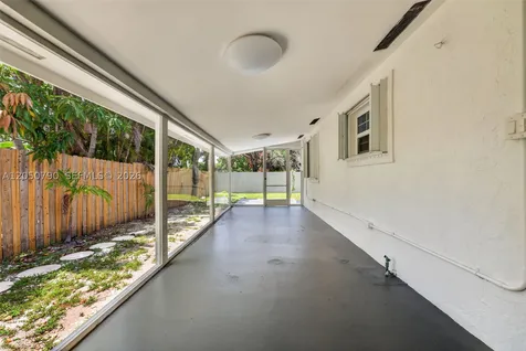 5921 NE 1st Avenue Oakland Park FL 33334