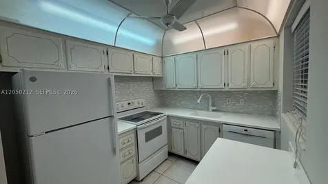 573 E Durham U Deerfield Beach FL 33442
