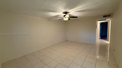 573 E Durham U Deerfield Beach FL 33442