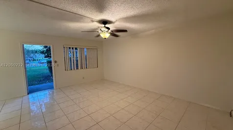 573 E Durham U Deerfield Beach FL 33442