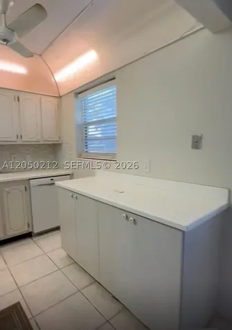 573 E Durham U Deerfield Beach FL 33442
